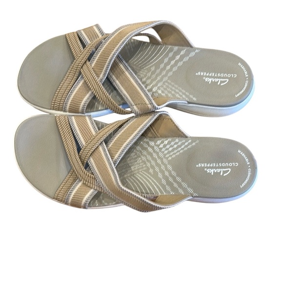 Clarks Women's Beige Sandals - Picture 2 of 4